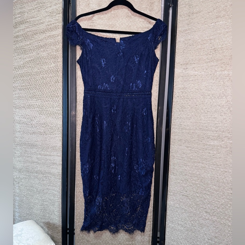 Chic Navy Lace Off-Shoulder Midi Dress